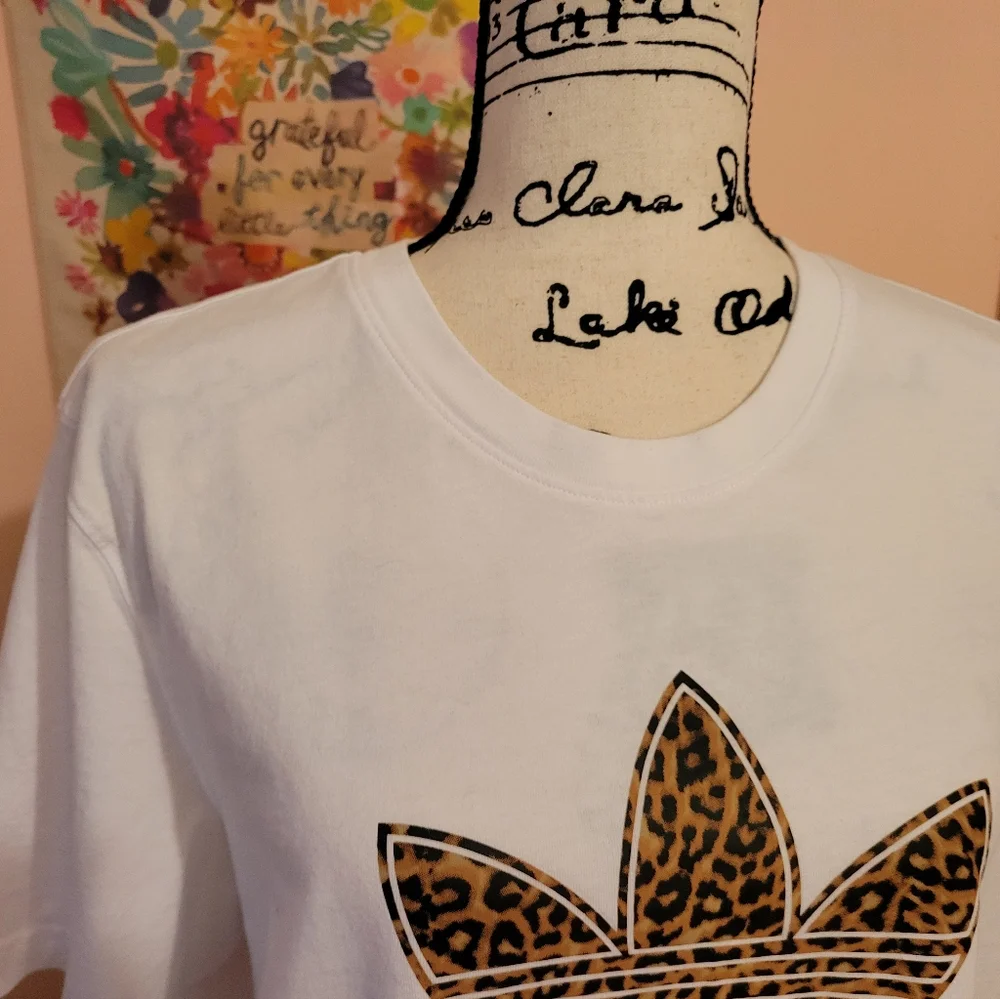 Adidas Trefoil Leopard Print Unisex Tee, Men's L, Women's XL, EUC, Extra Clean
